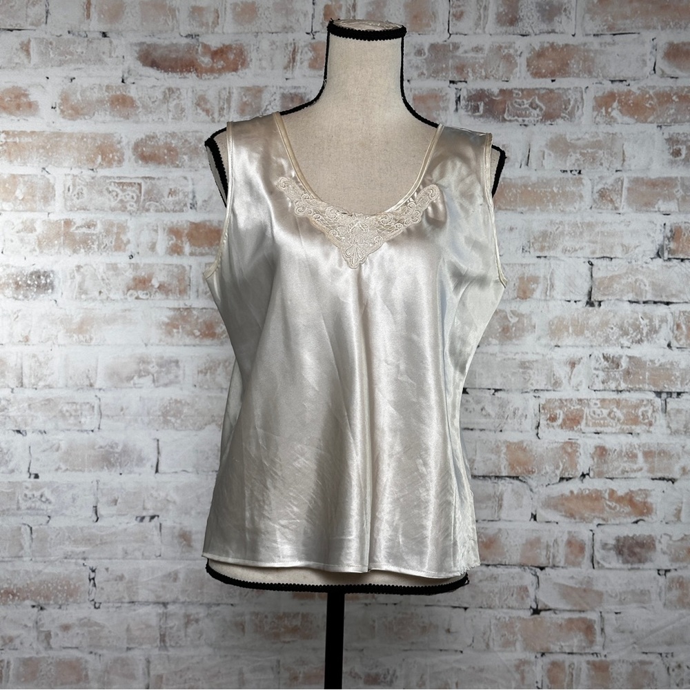 Vintage 90s Satin Sleeveless Lace Scoop Neck Coquette Sweetheart Basic Camisole